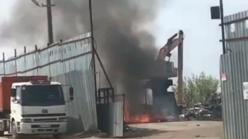 Geri dönüşüm deposunda patlama