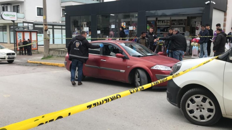 Gölcük’te yol verme kavgası kanlı bitti; İki kişi silahla vuruldu