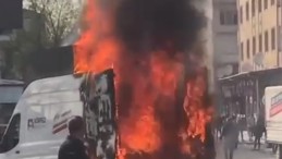 Belediyeye ait araç yandı