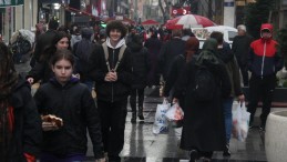 Bayram alışverişi için vatandaşlar çarşıya akın etti