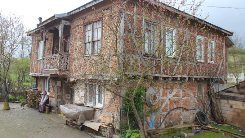 Köy evleri yıllara meydan okuyor