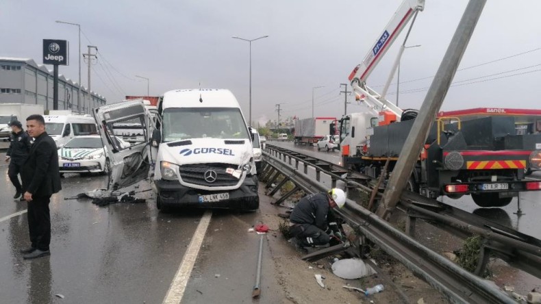 8 araç birbirine girdi; Yaralılar var