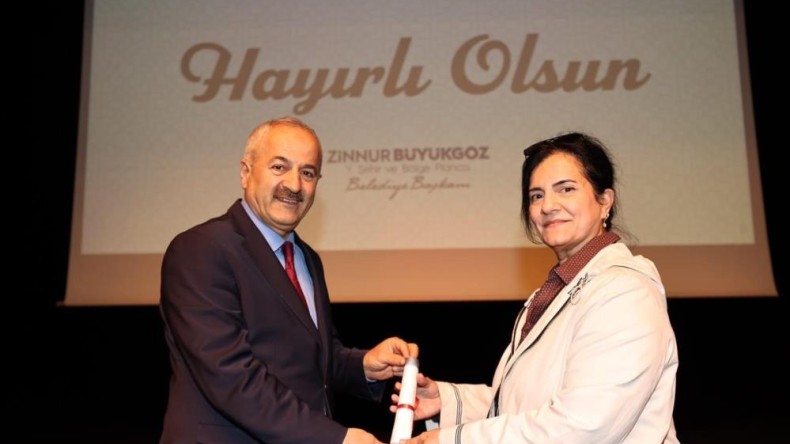 Kocaeli’nin iki mahallesinde hak sahiplerine tapuları verildi