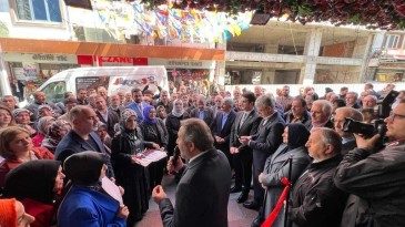 Ak Parti SKM Bürosu açılışında izdiham