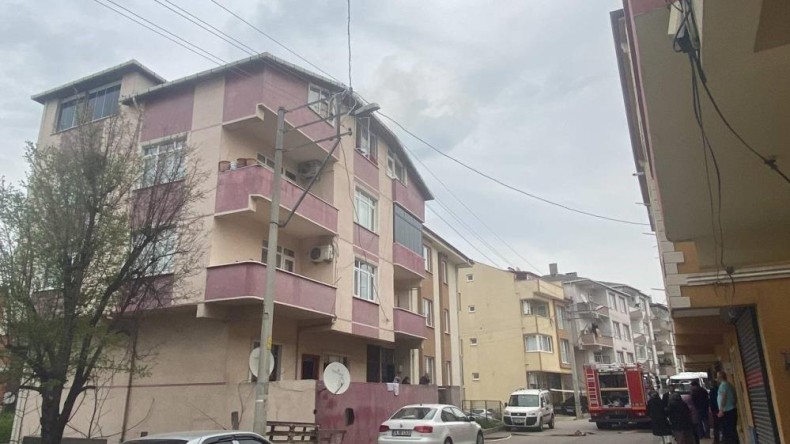 4 katlı binada baca alev aldı