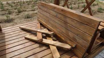 Açılışı daha yapılmamıştı, Yeni inşa edilen parka zarar verdiler