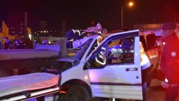 Ticari araç TIR’a çarptı; Ağır yaralılar var