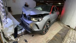 Bir gün önce satın aldığı engelli aracıyla kaza yaptı