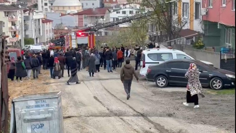 Araç lastikleri yandı, bina sakinleri arasında kavga çıktı