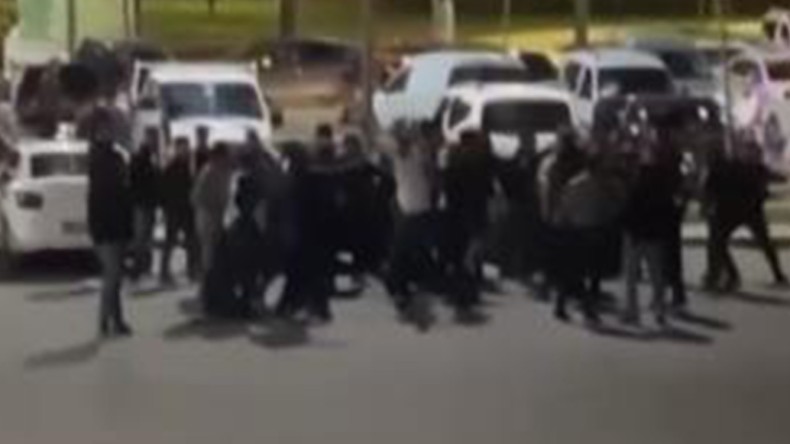 Millet Bahçesinde kavga; Yumruklar havada uçuştu