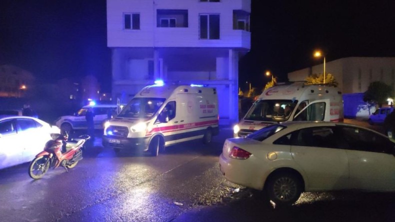 Otomobil ile hafif ticari araç çarpıştı; Yaralılar var