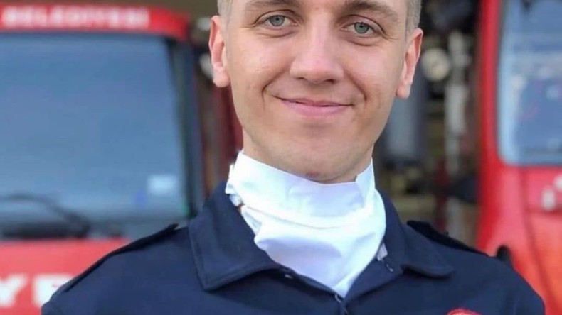 Alevlerin arasında kalan itfaiye eri hayatını kaybetti