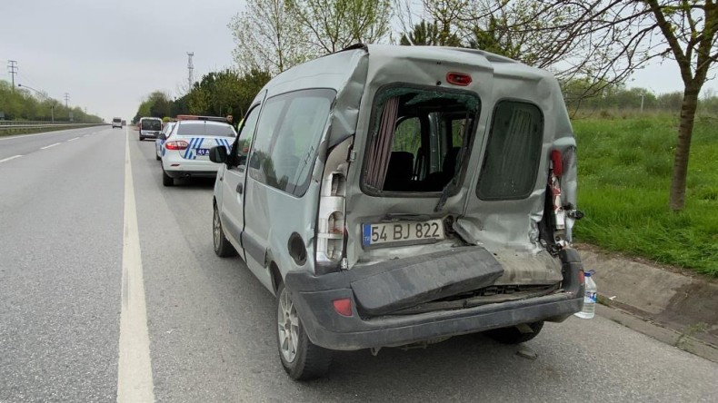 Kamyon kırmızı ışıkta duran araca çarptı; Yaralılar var