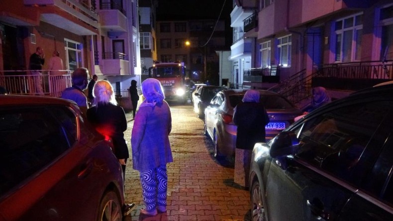 İzmit’te korkunç yangın; Mahalleli sokağa döküldü