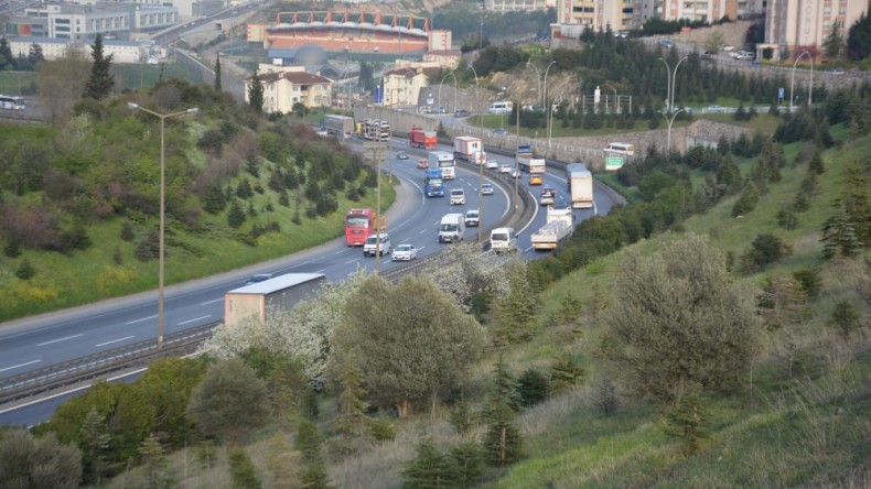 Bayram tatili için yola çıktılar; TEM’de trafik akıcı…
