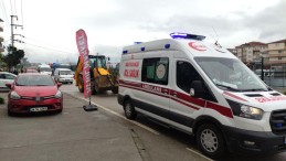 Otomobil ile scooter çarpıştı; Yaralı var