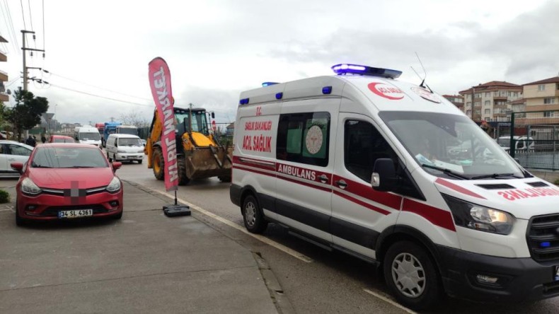 Otomobil ile scooter çarpıştı; Yaralı var
