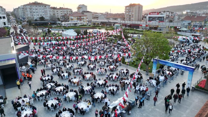 Kocaeli’de 10 bin kişi aynı iftar sofrasında buluştu