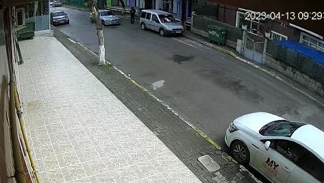 Husumetli olduğu kişiye kurşun yağdırdı