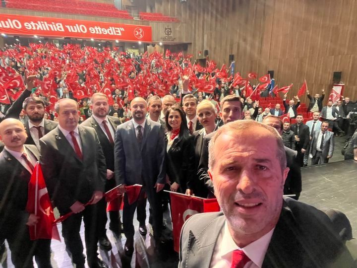 MHP’den Kocaeli’de gövde gösterisi, adaylarını tanıttı