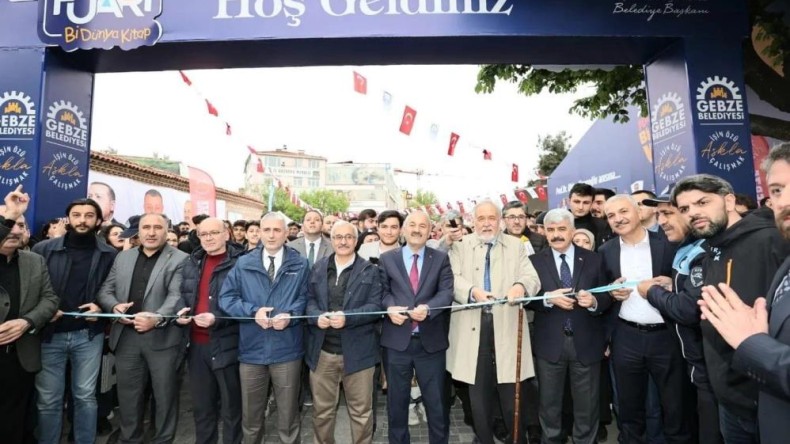 Gebze Kitap Fuarı İlber Oltaylı’nın katılımıyla açıldı