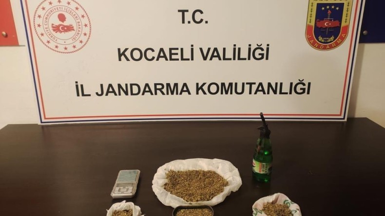 Araçlarından uyuşturucu çıktı; Gözaltılar var