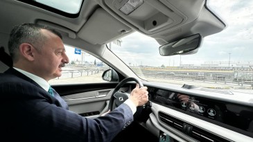 Kocaeli’yi yeni makam aracı Togg’la gezdi: “Anlatılmaz yaşanır”