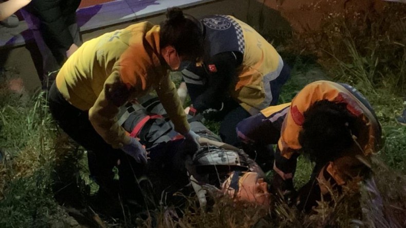 Binanın 5 .katından aşağıya düştü