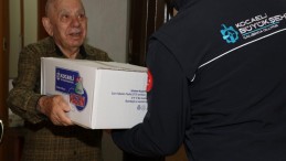 86 yaşındaki Ali amcanın tüm ihtiyacını büyükşehir karşılıyor