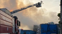 İzmit’te geri dönüşüm tesisinde yangın