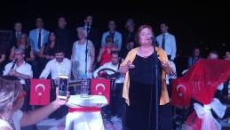 Müziğe olan aşkı yaş tanımadı, 70’inde sahnelere çıktı