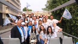 İzmit Belediyespor şehir merkezinde şampiyonluk kutladı