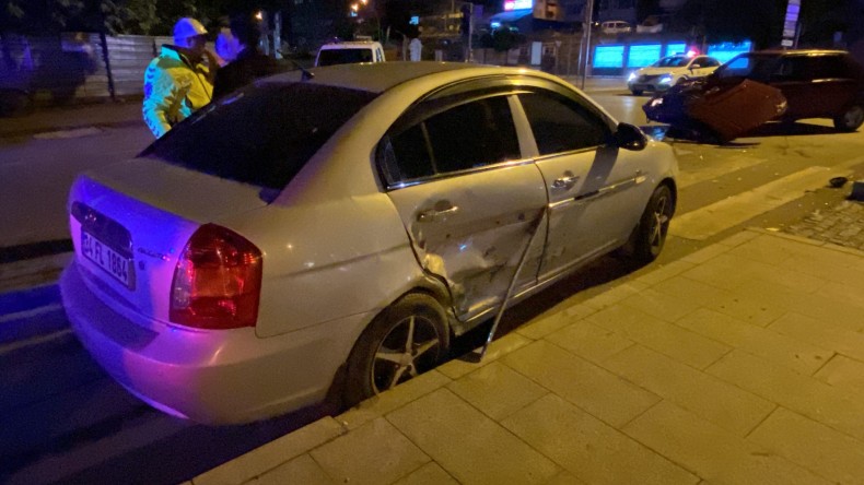 Trafik ışıklarında kaza: 4 yaralı