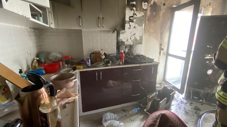 Ocakta unutulan yemek yangına sebep oldu