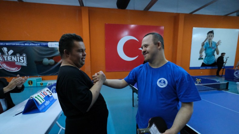 Büyükşehir’den özel sporcuların masa tenisi turnuvası