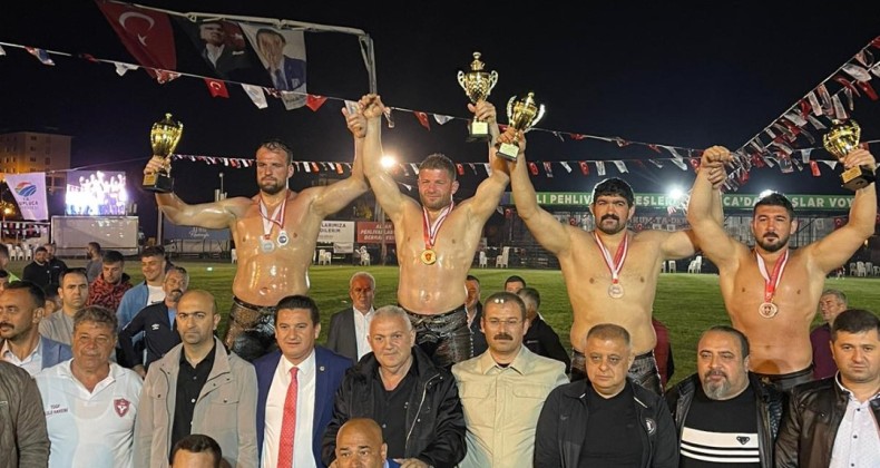 Büyükşehirli pehlivanlar 2023 sezonuna hızlı başladı