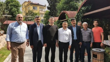 Şayir, deprem bölgesinde esnaf ve muhtarlarla buluştu