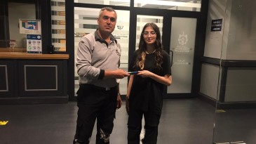 Düşürülen cüzdan ve telefon sahiplerine ulaştırıldı