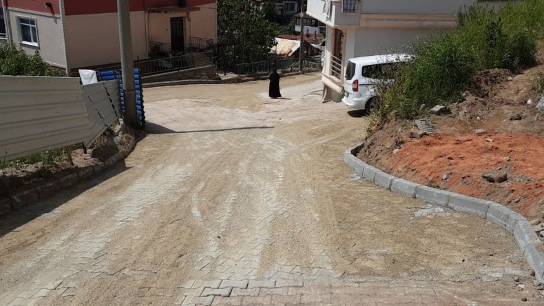 İzmit Belediyesi, parke yolları yeniliyor