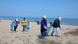 Uzunkum Sahili’nde kıyı temizliği yapıldı