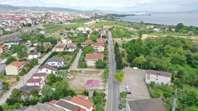 Körfez’de asfaltlanan caddelerin yol çizgileri çekildi