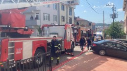 5 katlı apartmanın çatısında yangın