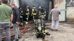 Kömür imalatı yapılan iş yeri alev alev yandı