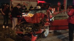 Otomobil TIR’a çarptı; 4 yaralı