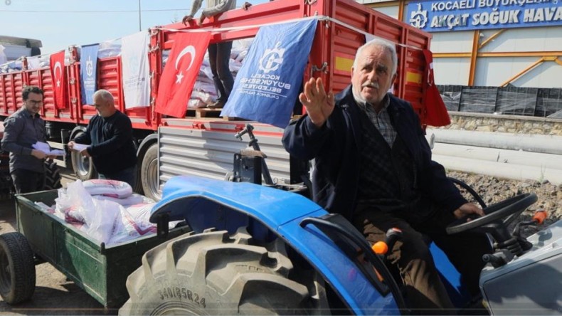 Büyükşehir’den üreten çiftçilerin yüzünü güldüren destek