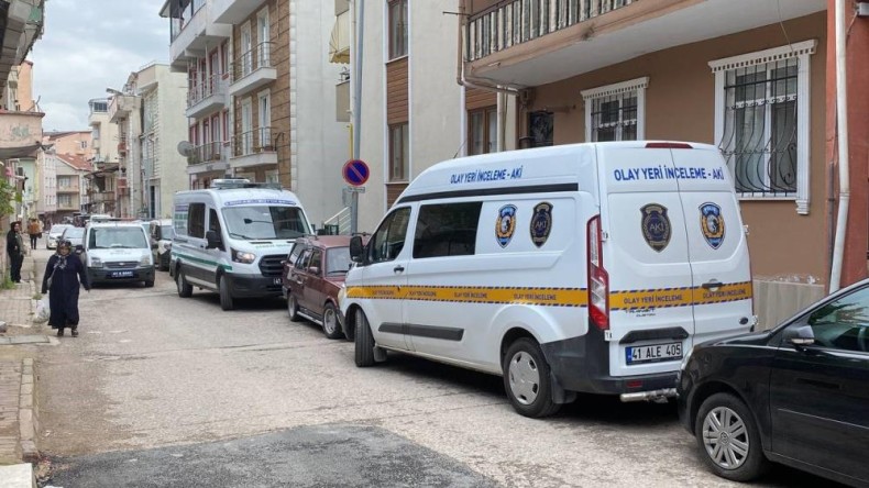 Oğlu tarafından banyoda ölü bulundu
