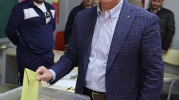 Başkan Büyükakın oyunu kullandı