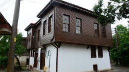 700 yıllık tarihi kokan evler yenileniyor