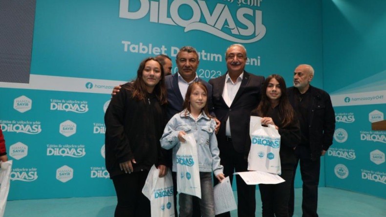 Başkan Şayir minik öğrencileri mutlu etti