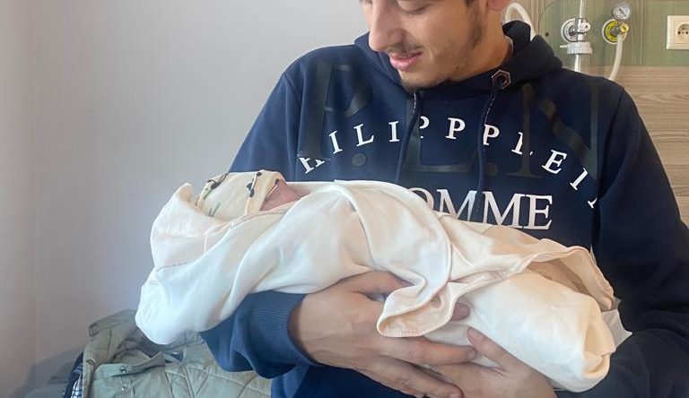 İlimizin tanınmış simalarından Ersel Kaçar baba olmanın mutluluğunu yaşadı